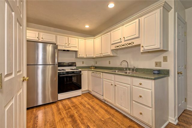 727 Dithridge St., Jeannette, PA 15644