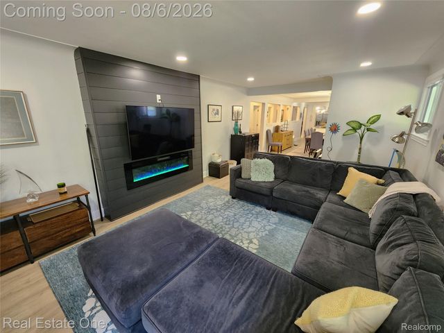 532 Nichols Road, Auburn Hills, MI 48326