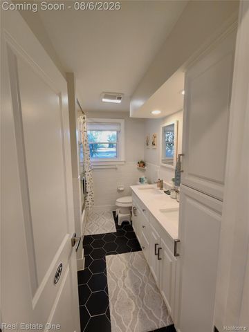 532 Nichols Road, Auburn Hills, MI 48326