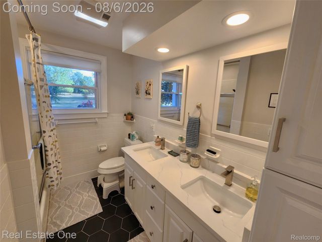 532 Nichols Road, Auburn Hills, MI 48326
