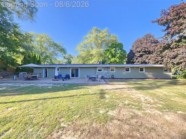 532 Nichols Road, Auburn Hills, MI 48326