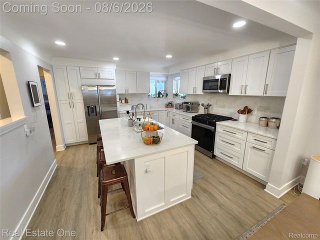 532 Nichols Road, Auburn Hills, MI 48326