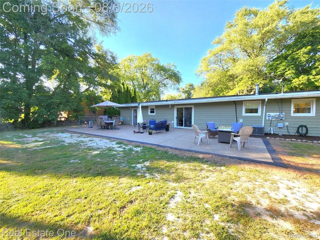 532 Nichols Road, Auburn Hills, MI 48326