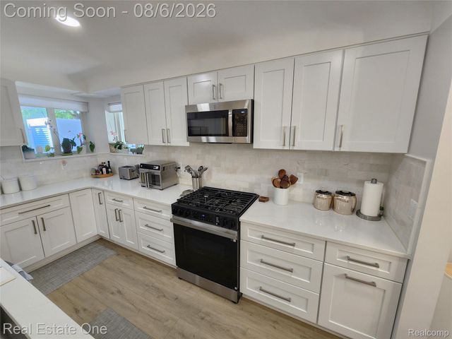 532 Nichols Road, Auburn Hills, MI 48326