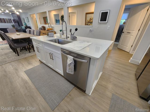 532 Nichols Road, Auburn Hills, MI 48326