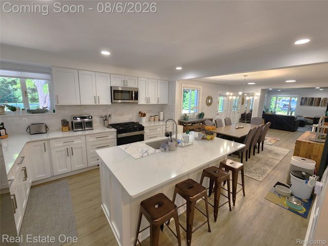 532 Nichols Road, Auburn Hills, MI 48326