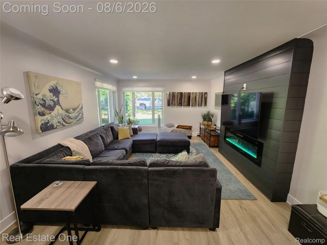 532 Nichols Road, Auburn Hills, MI 48326