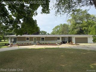 532 Nichols Road, Auburn Hills, MI 48326