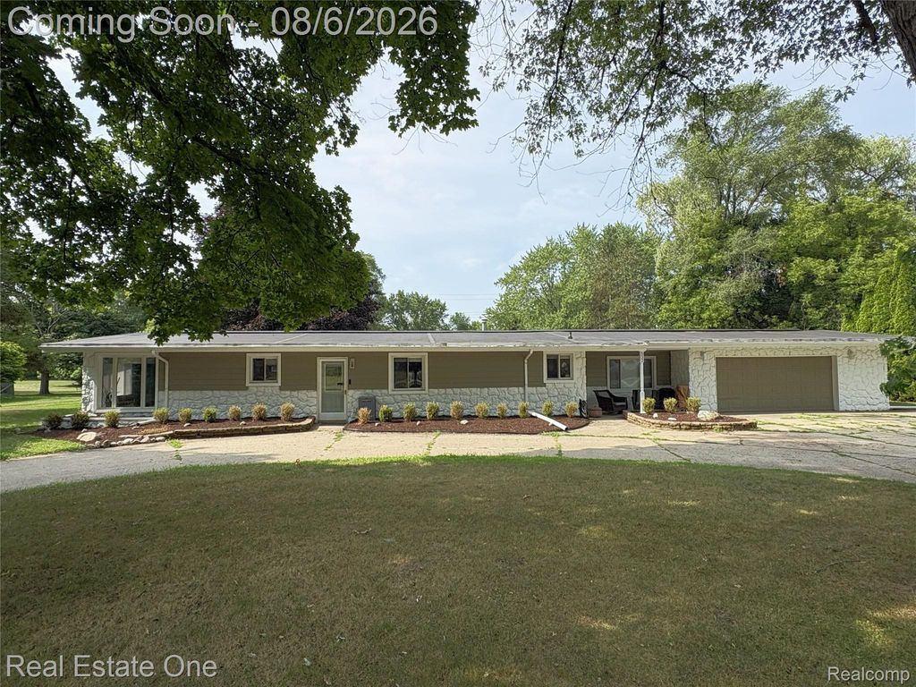 532 Nichols Road, Auburn Hills, MI 48326
