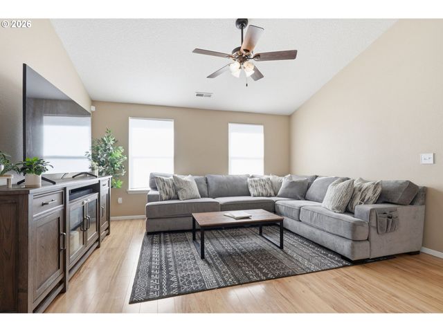 227 W 14TH St, Lafayette, OR 97127