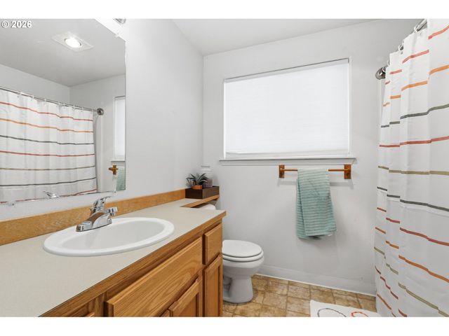 227 W 14TH St, Lafayette, OR 97127