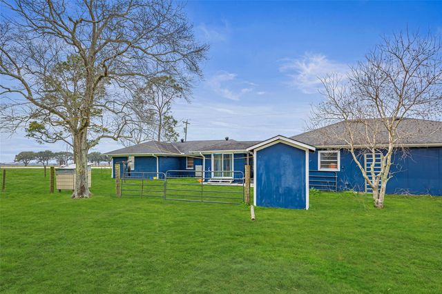 28539 Highway 36, Damon, TX 77430