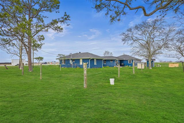 28539 Highway 36, Damon, TX 77430