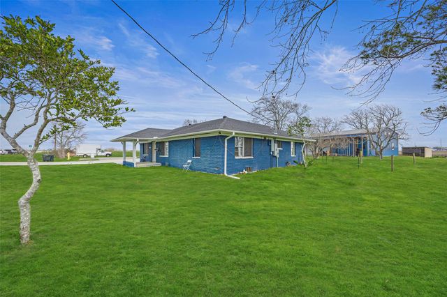 28539 Highway 36, Damon, TX 77430