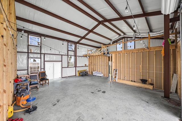 28539 Highway 36, Damon, TX 77430