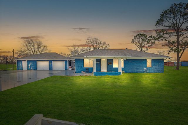 28539 Highway 36, Damon, TX 77430