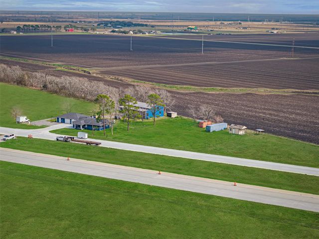 28539 Highway 36, Damon, TX 77430