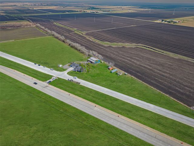 28539 Highway 36, Damon, TX 77430