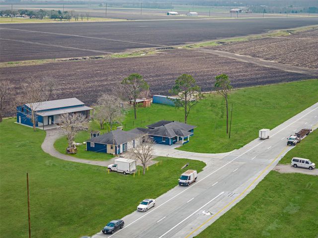 28539 Highway 36, Damon, TX 77430