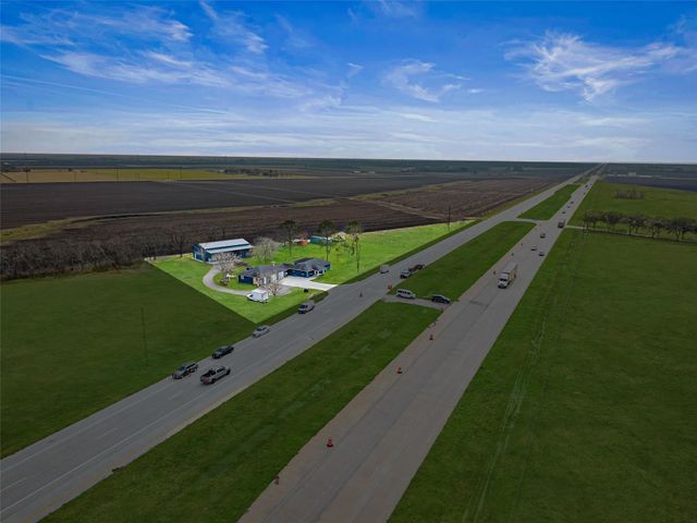 28539 Highway 36, Damon, TX 77430