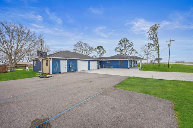 28539 Highway 36, Damon, TX 77430