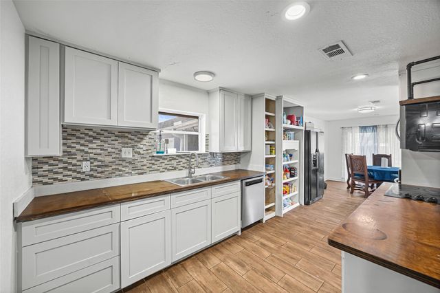 28539 Highway 36, Damon, TX 77430