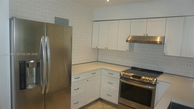 853 NE 37th St 853, Oakland Park, FL 33334