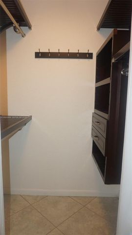 853 NE 37th St 853, Oakland Park, FL 33334