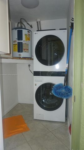 853 NE 37th St 853, Oakland Park, FL 33334