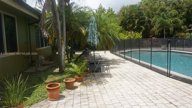 853 NE 37th St 853, Oakland Park, FL 33334