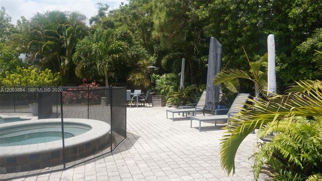 853 NE 37th St 853, Oakland Park, FL 33334