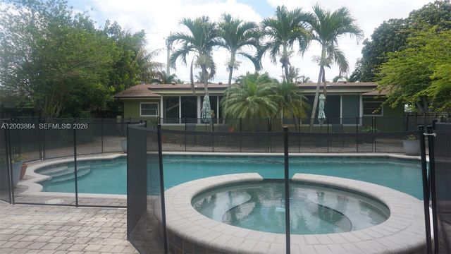853 NE 37th St 853, Oakland Park, FL 33334
