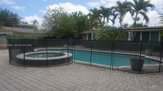 853 NE 37th St 853, Oakland Park, FL 33334