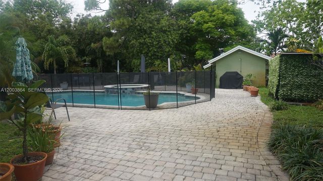 853 NE 37th St 853, Oakland Park, FL 33334