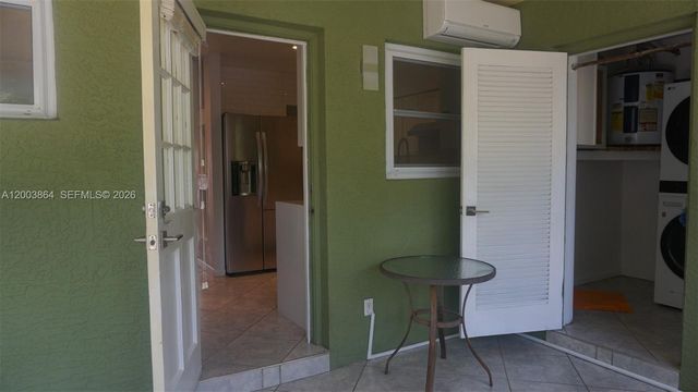 853 NE 37th St 853, Oakland Park, FL 33334