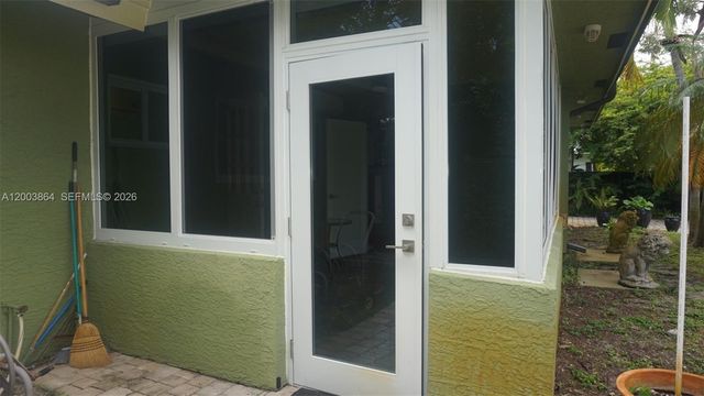 853 NE 37th St 853, Oakland Park, FL 33334