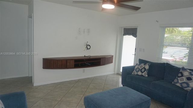 853 NE 37th St 853, Oakland Park, FL 33334