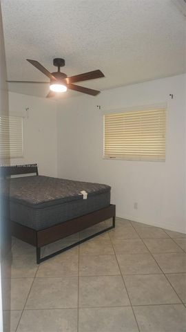 853 NE 37th St 853, Oakland Park, FL 33334