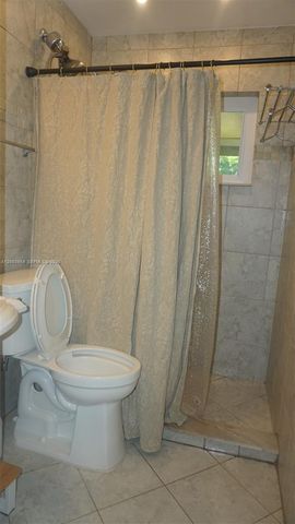 853 NE 37th St 853, Oakland Park, FL 33334