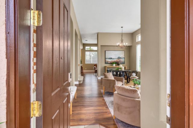 10209 Lofton Ct, Elk Grove, CA 95757