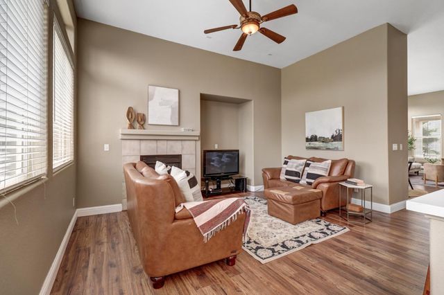 10209 Lofton Ct, Elk Grove, CA 95757