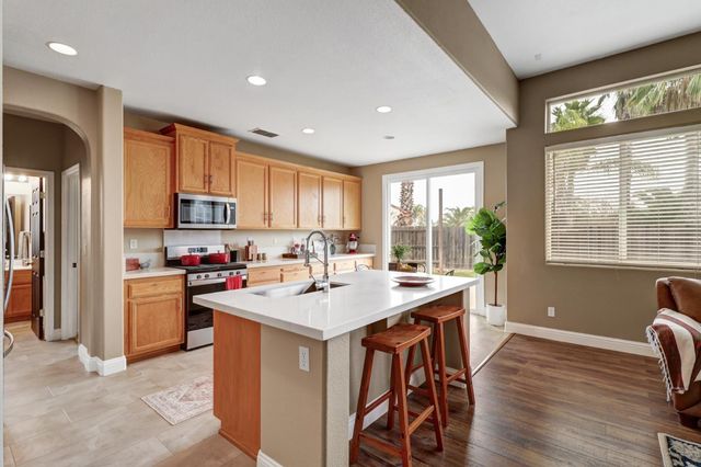 10209 Lofton Ct, Elk Grove, CA 95757