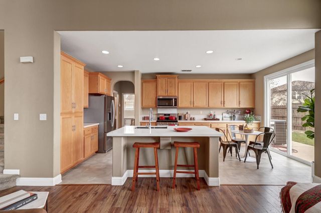 10209 Lofton Ct, Elk Grove, CA 95757