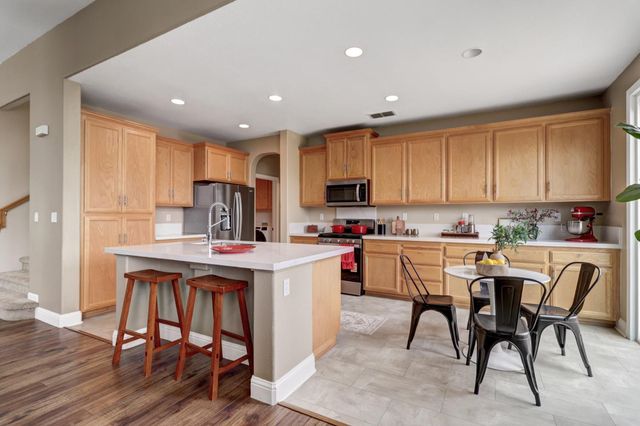 10209 Lofton Ct, Elk Grove, CA 95757