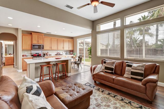 10209 Lofton Ct, Elk Grove, CA 95757