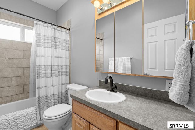 1033 N 1200 E, Shelley, ID 83274