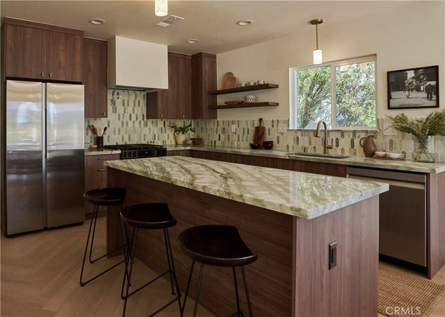 721 Palm Drive, Glendale, CA 91202