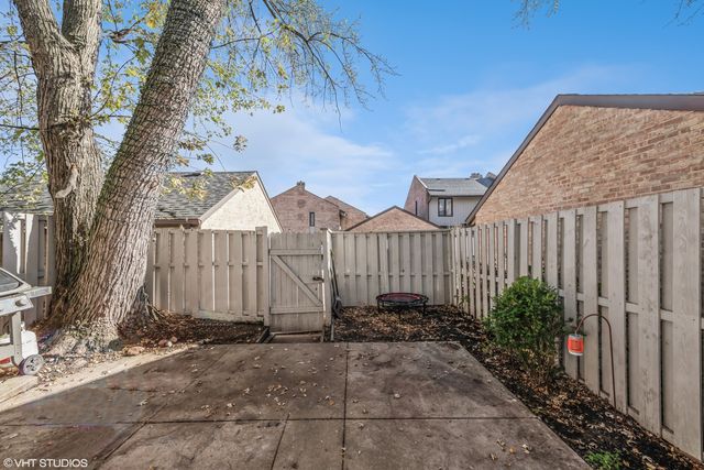 768 Concord Lane 768, Barrington, IL 60010