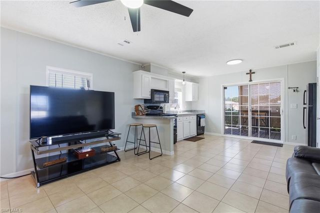5558 Palm Beach BLVD 105, Fort Myers, FL 33905