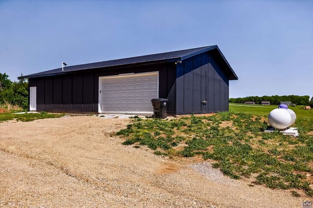 7641 SE Croco RD, Berryton, KS 66409